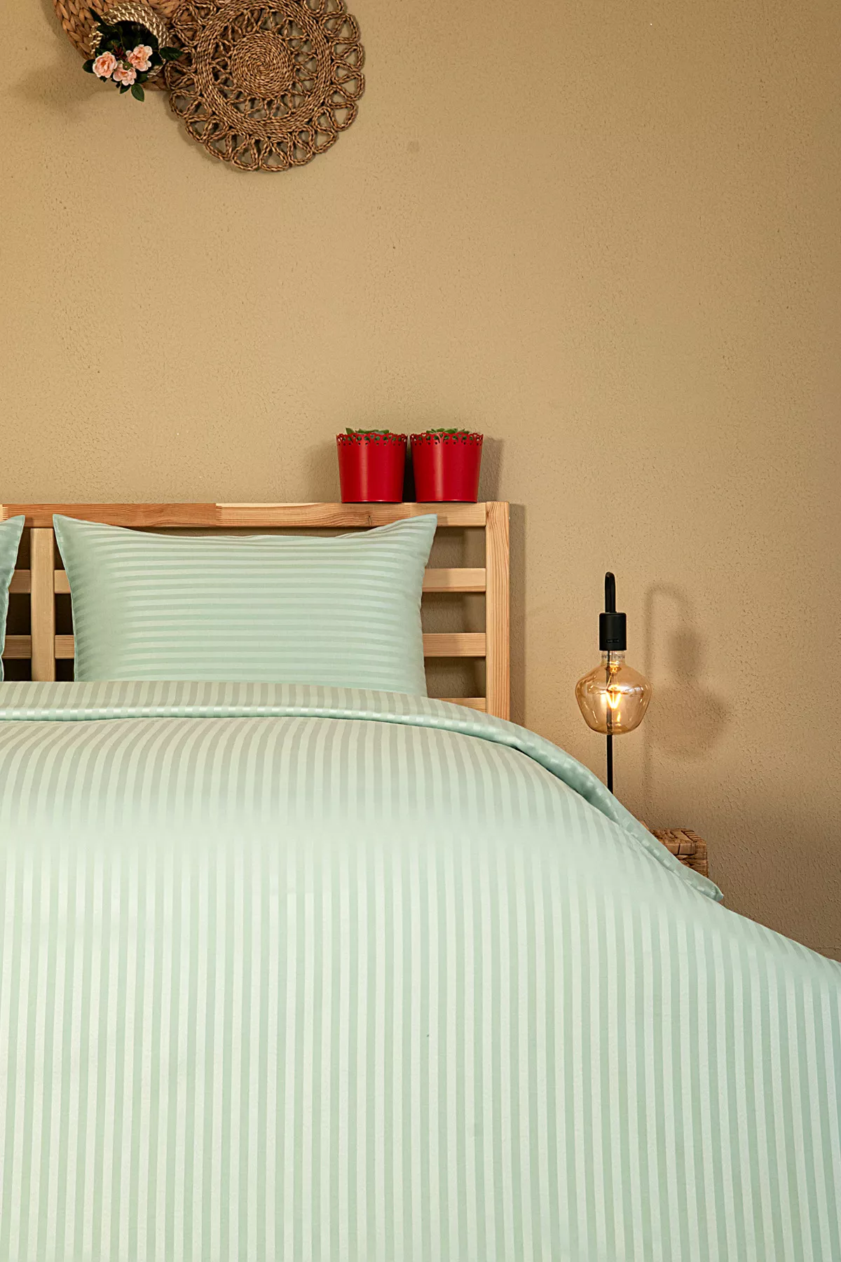 nevresim-takimi-zumrut-inci1 Nevresim Takımı, Çizgili Saten - Zümrüt İnci - Görsel 1